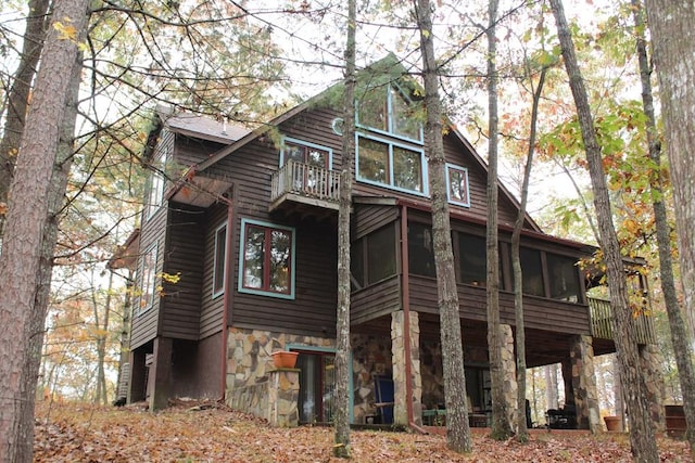601 Sierra Cir, Murphy, NC 28906 - back of property featuring a sunroom, stone siding, and a balcony