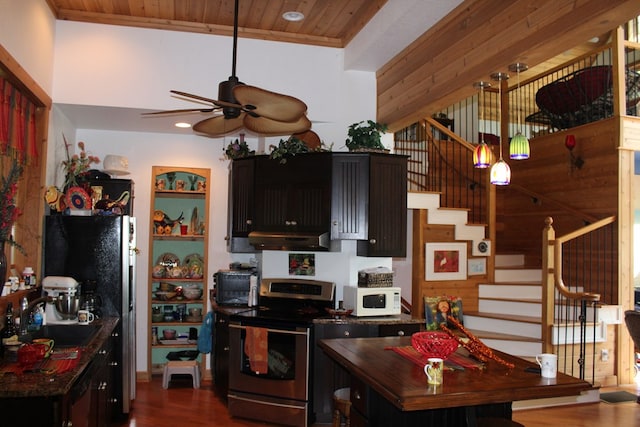 601 Sierra Cir, Murphy, NC 28906 - kitchen with appliances with stainless steel finishes, a sink, a ceiling fan, dark wood finished floors, and ventilation hood
