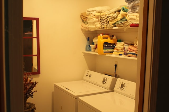 601 Sierra Cir, Murphy, NC 28906 - laundry room featuring washing machine and clothes dryer