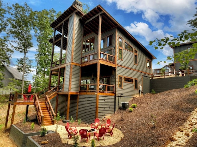 back of house with an outdoor fire pit