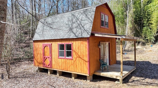 view of outbuilding with an outbuilding