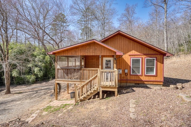 rustic home featuring crawl space