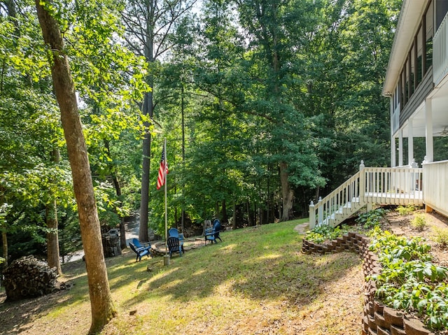 view of yard featuring a fire pit