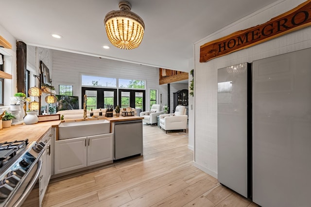 400 Creekside Dr, Mccaysville, GA 30555 - kitchen featuring appliances with stainless steel finishes, a sink, a chandelier, light wood-style flooring, and recessed lighting