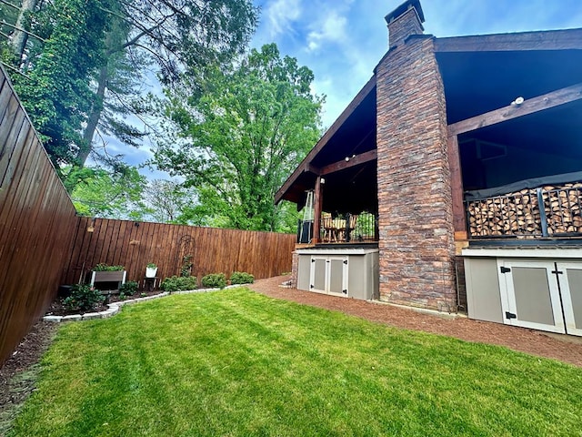 view of yard featuring a fenced backyard