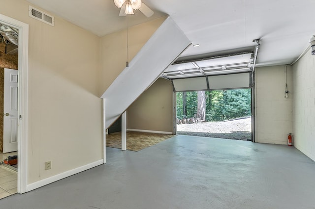 garage featuring ceiling fan