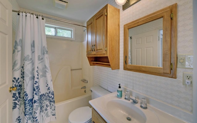 full bathroom featuring shower / tub combo with curtain, vanity, and toilet