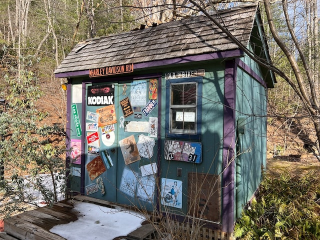 view of outbuilding