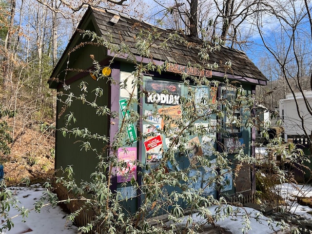 view of outbuilding