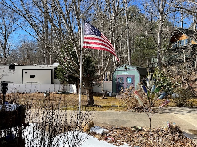 view of yard with a shed