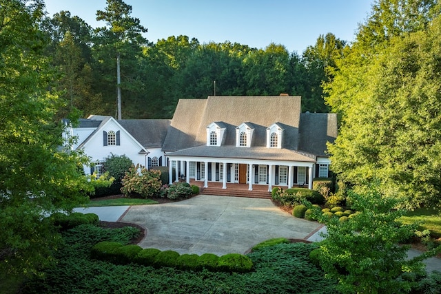 new england style home with covered porch