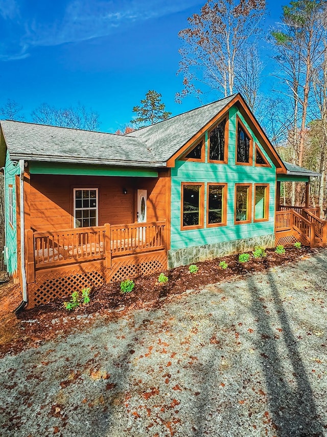 view of front of property featuring covered porch