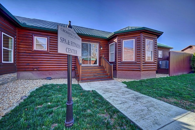 view of front of home with a front yard