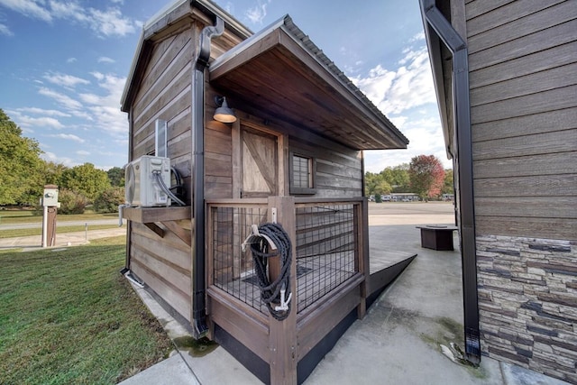 view of outbuilding