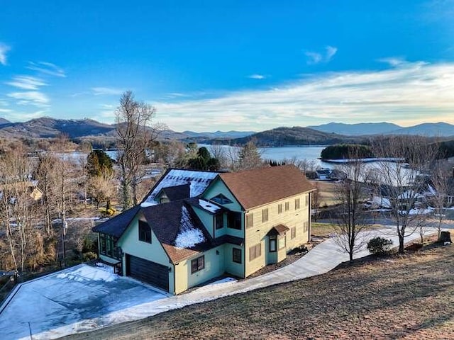 bird's eye view featuring a mountain view