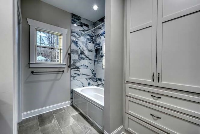 bathroom featuring tiled shower / bath combo