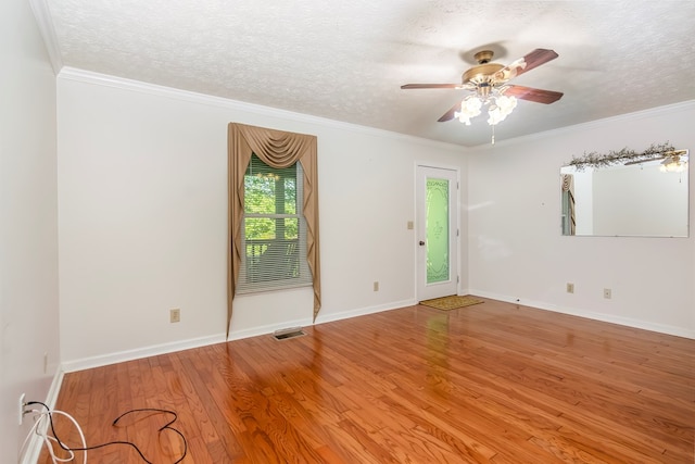 empty room featuring light wood-type flooring, a textured ceiling, and ceiling fan