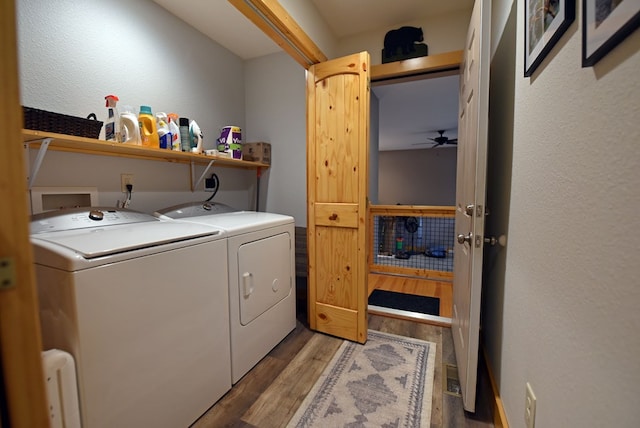 laundry area with laundry area, a ceiling fan, a textured wall, wood finished floors, and washing machine and dryer