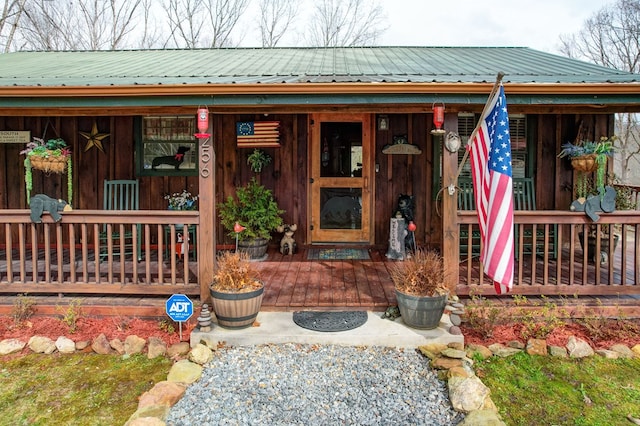 property entrance with covered porch