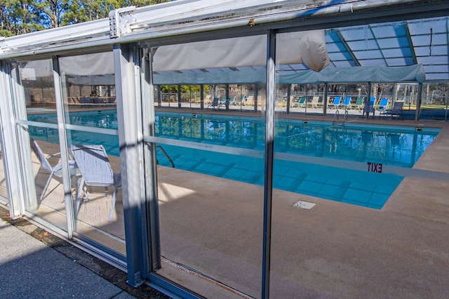 view of swimming pool featuring a patio