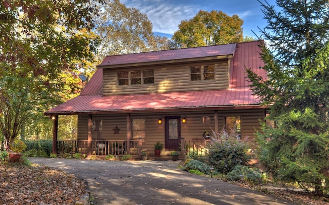 view of front of property featuring covered porch