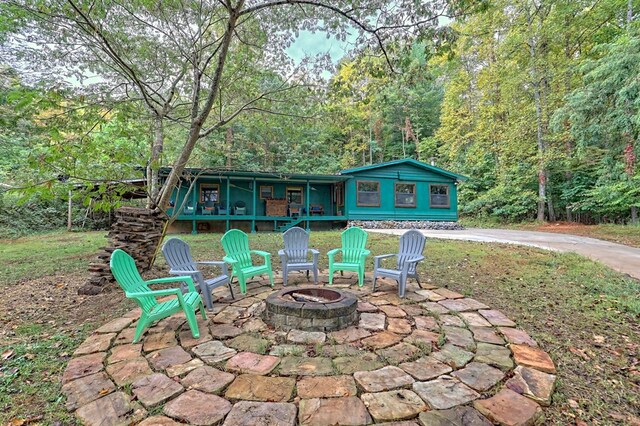 view of patio with an outdoor fire pit