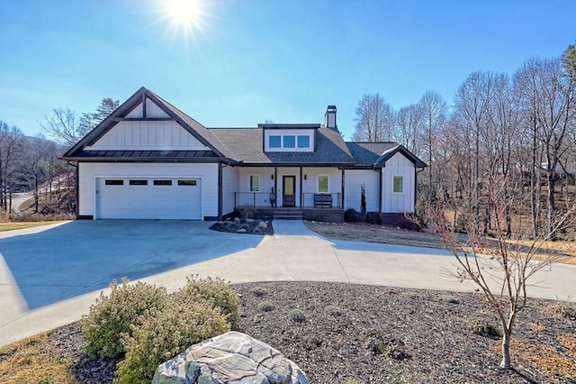 view of front of house with covered porch and a garage