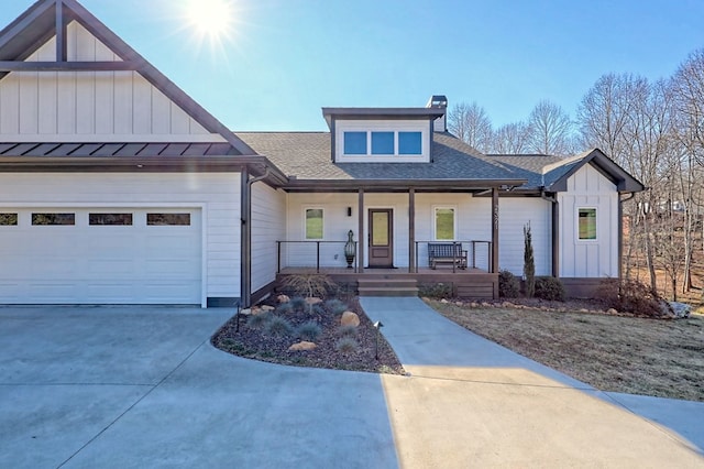 view of front of property with covered porch and a garage