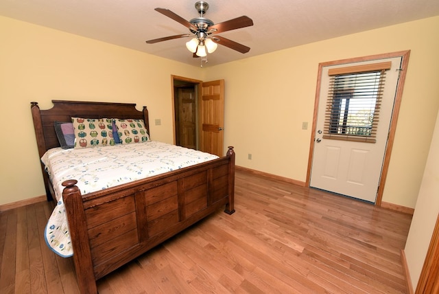 bedroom with a textured ceiling, light hardwood / wood-style floors, and ceiling fan