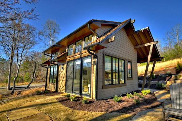 view of home's exterior