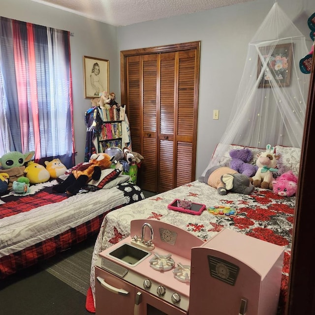 bedroom featuring a closet