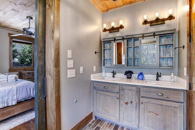 full bathroom with wood finished floors, a ceiling fan, baseboards, and a sink