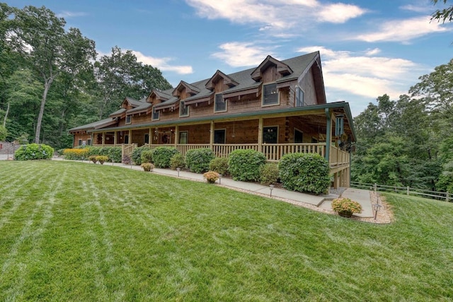 view of front of home featuring a front yard