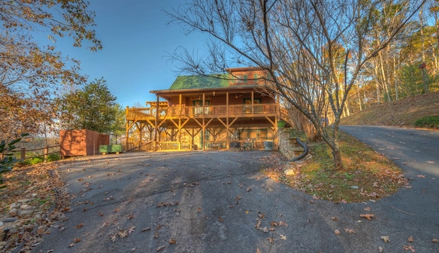 view of front of home featuring a deck