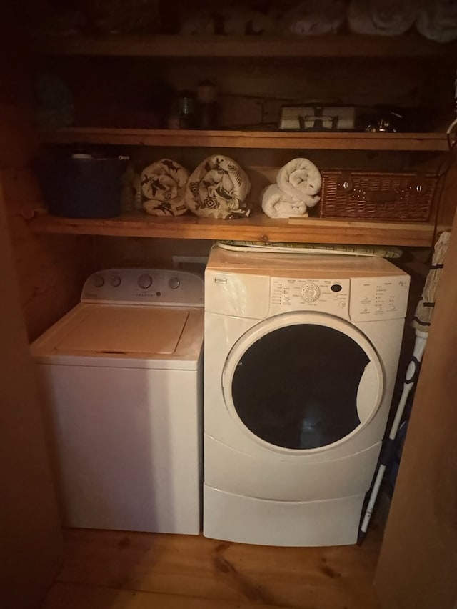 135 Tomahawk Trl, Blue Ridge, GA 30513 - laundry room with independent washer and dryer