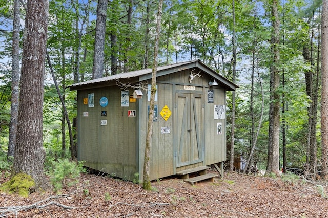 view of outbuilding