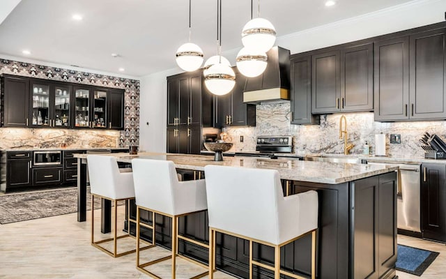 kitchen with custom exhaust hood, a breakfast bar, and a center island