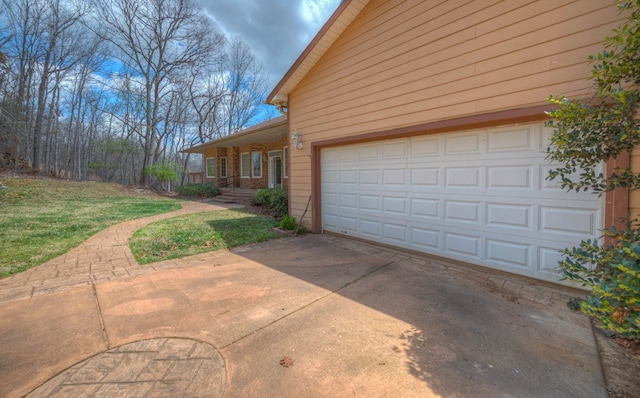 641/638 Timberwood Hills Rd, Murphy, NC 28906 - view of side of home with a yard, driveway, and a garage