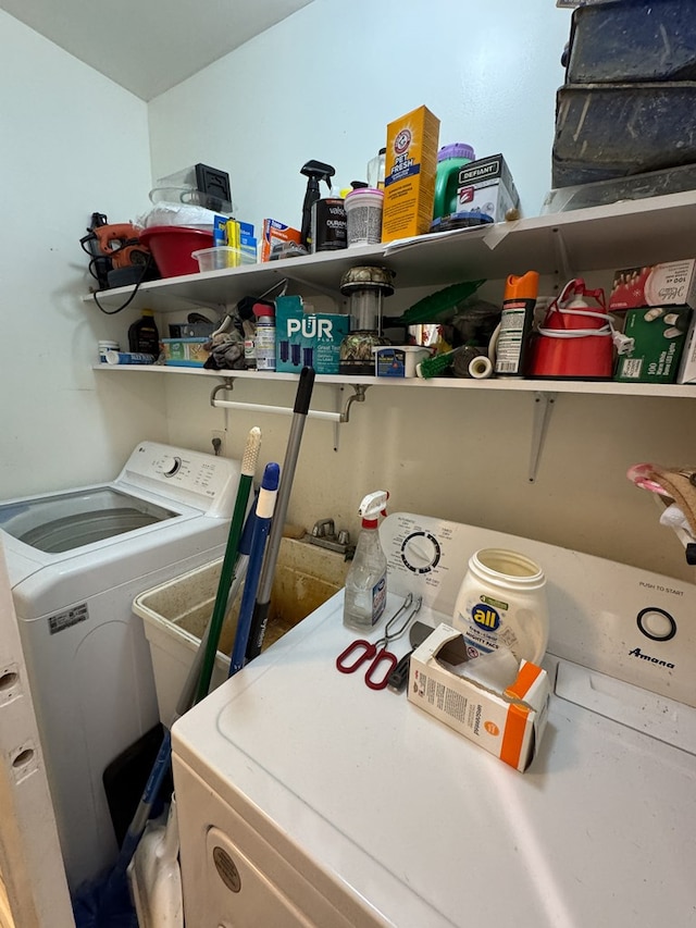 390 Pinebark Ln, Murphy, NC 28906 - laundry area with washer and dryer