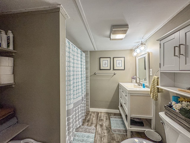 390 Pinebark Ln, Murphy, NC 28906 - full bathroom with wood finished floors, toilet, vanity, and baseboards