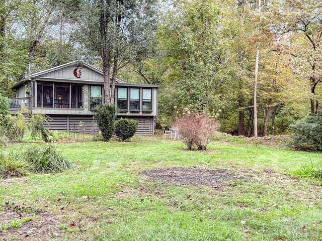 390 Pinebark Ln, Murphy, NC 28906 - view of front facade with a sunroom and a front yard