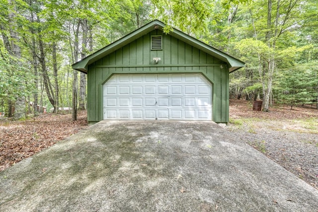 119 Blair Oaks Dr, Blairsville, GA 30512 - detached garage with a wooded view