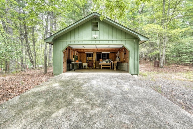 119 Blair Oaks Dr, Blairsville, GA 30512 - garage with a forest view