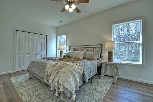 bedroom featuring light hardwood / wood-style floors, a closet, and ceiling fan