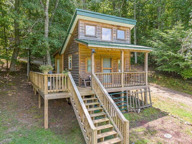 view of front of property featuring covered porch