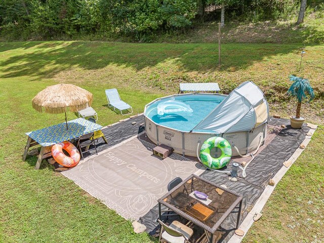 view of yard featuring a patio area and a jacuzzi