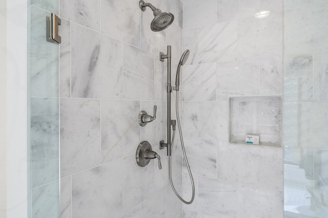 interior details with a tile shower