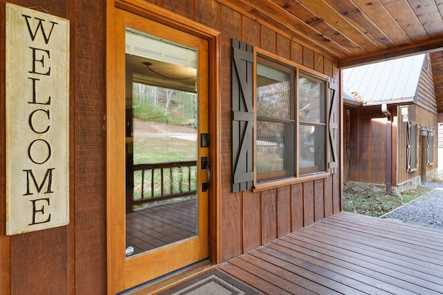 property entrance featuring covered porch