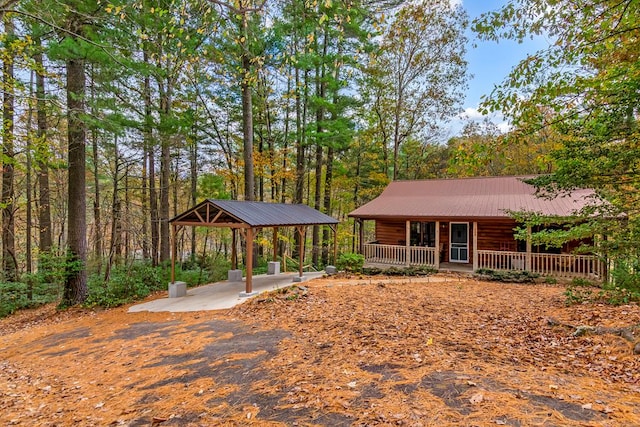 view of front of property featuring covered porch