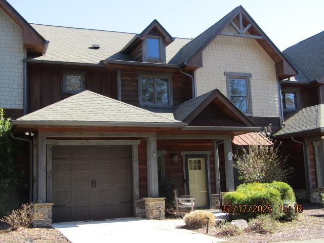 view of front facade with a garage